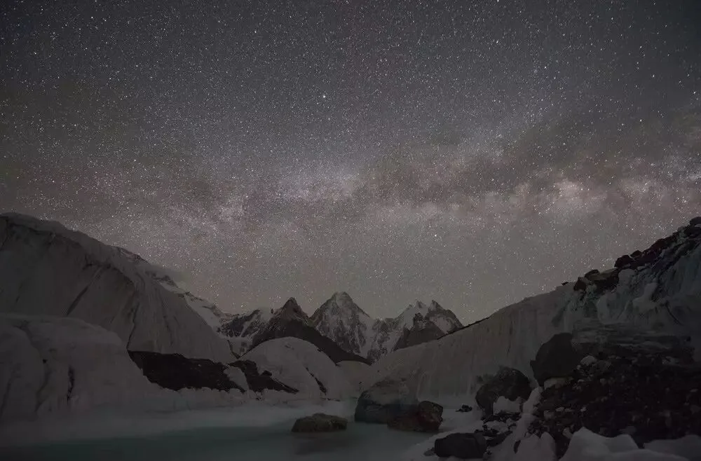 Milky Way Post-Processing: Manual Stacking, Star Separation, Raw Workflow · Fig. 1