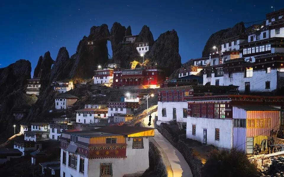 The Blue Hour Loved by City, Architecture & Portrait Photographers: How to Shoot It · Fig. 31