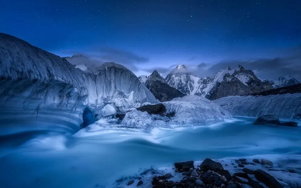 The Blue Hour Loved by City, Architecture & Portrait Photographers: How to Shoot It · Fig. 47