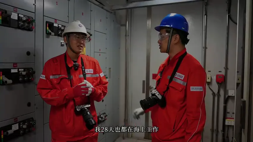 I Shot Photos on a Bohai Oil Platform! A Vlog of Life and Work at Sea | Landscape + Documentary Photography · Fig. 8