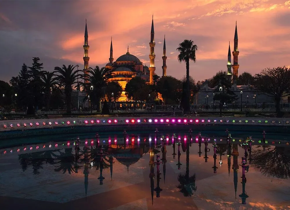 City Nights with Both Sunset Glow and Lights: How Rooftop Shots Are Made · Fig. 1