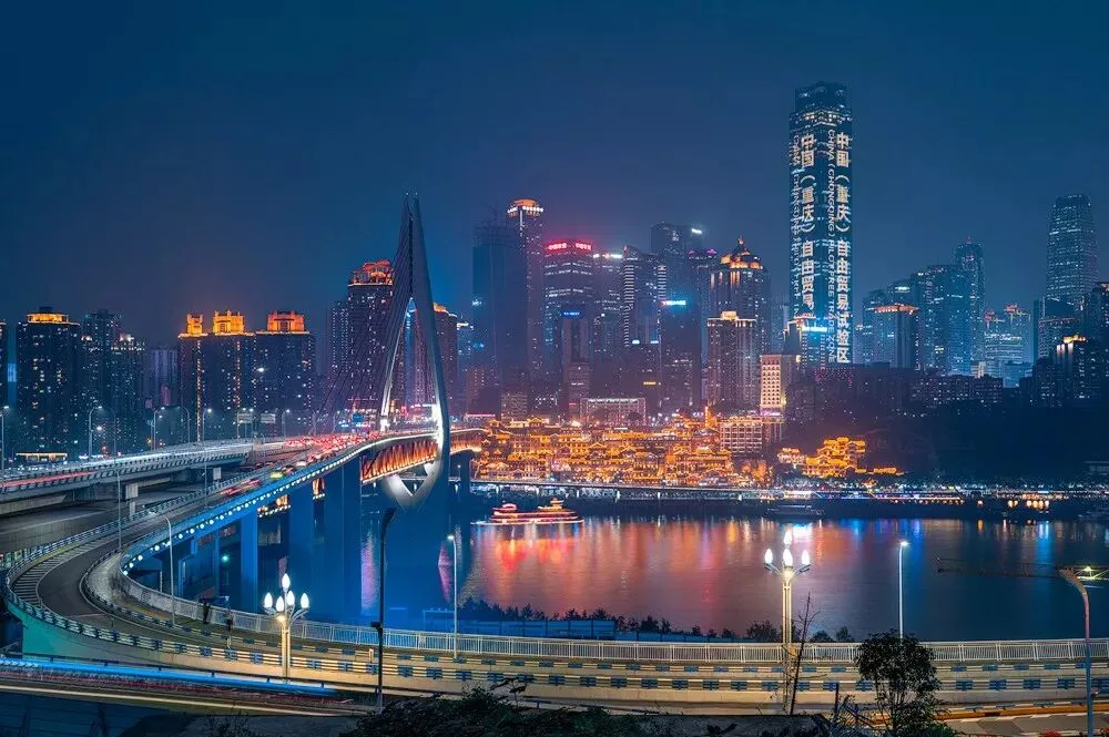 City Nights with Both Sunset Glow and Lights: How Rooftop Shots Are Made · Fig. 2