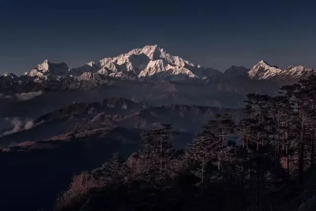 To See All 14 Eight-Thousand-Meter Peaks, Just Trek These 5 World-Class Routes · Fig. 1