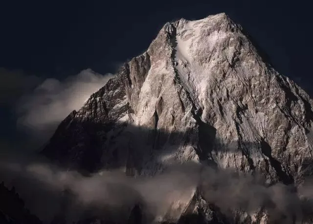 To See All 14 Eight-Thousand-Meter Peaks, Just Trek These 5 World-Class Routes · Fig. 23