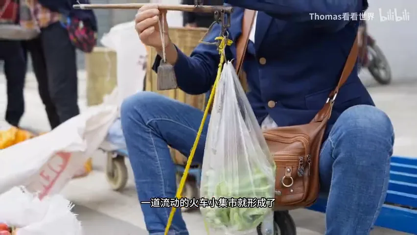 火车上“扫街”！我拍下了绿皮火车上的慢生活 · 图15