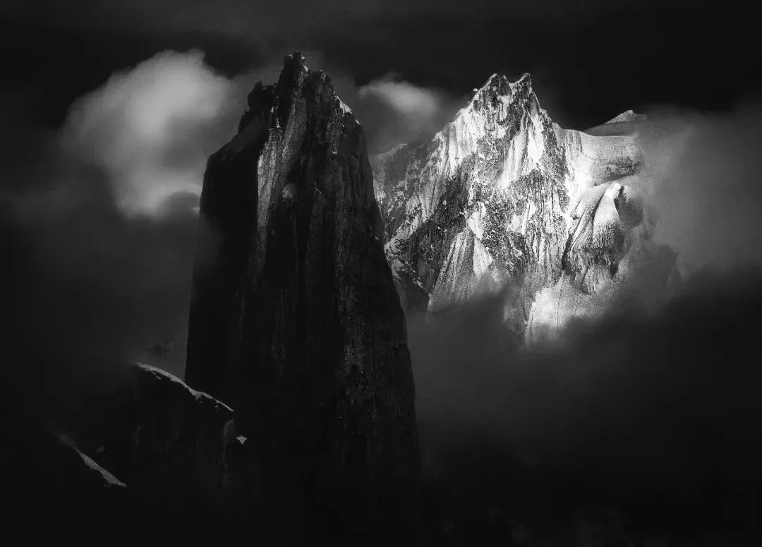This Is the Karakoram! The Gorgeous Snow Mountains on the China-Pakistan Border! · Fig. 1