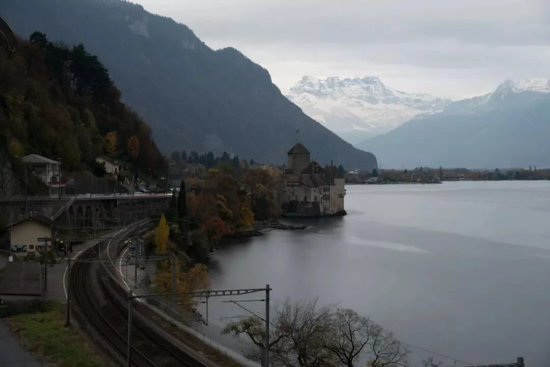 No Red Clouds? The Front-and-Back-End Ideas Behind Three Landscape Photos · Fig. 2