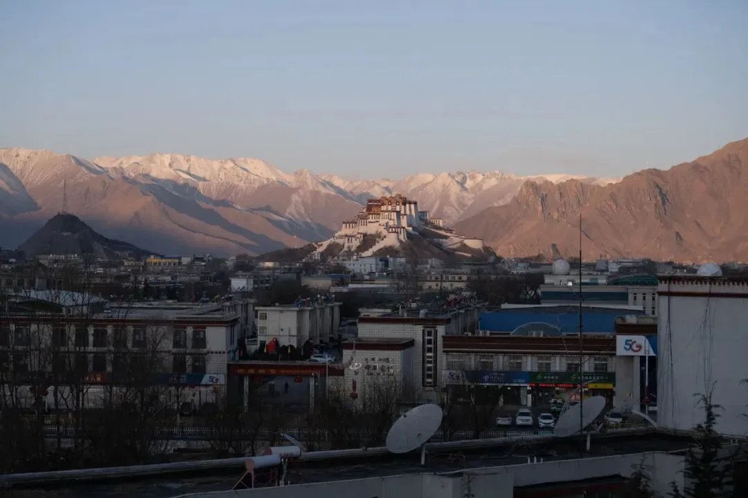 From Tourist Snap to Art Photo: Post-Processing Ideas for the Potala Palace · Fig. 1