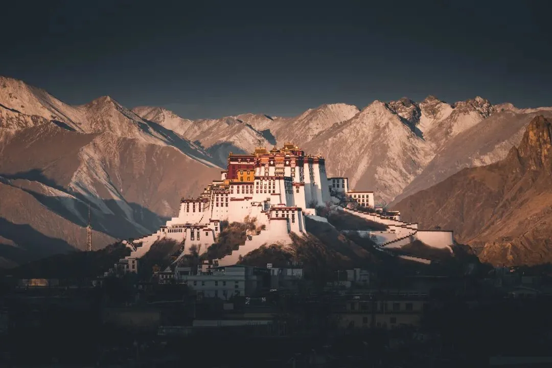 From Tourist Snap to Art Photo: Post-Processing Ideas for the Potala Palace · Fig. 2