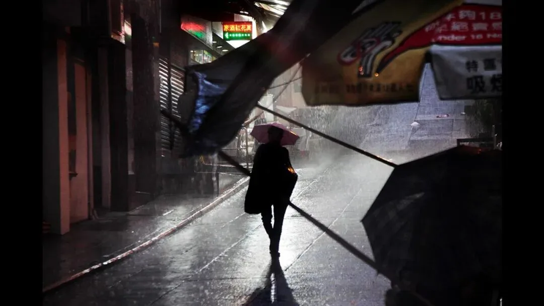 雨天为什么是城市摄影师的最爱？下雨天这样拍真的很绝！ · 图52