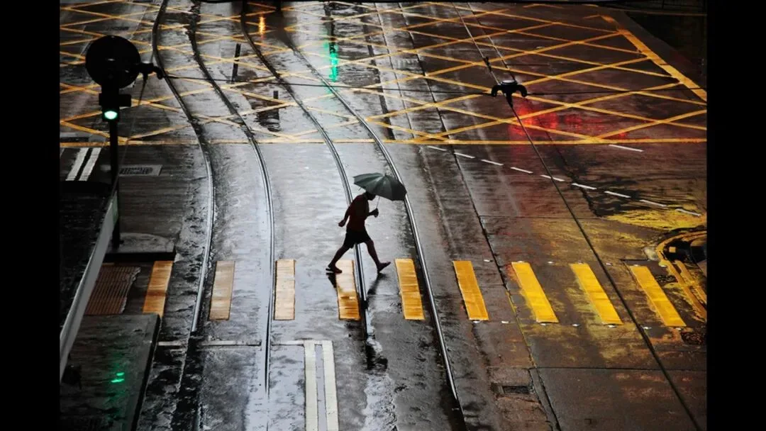 雨天为什么是城市摄影师的最爱？下雨天这样拍真的很绝！ · 图72
