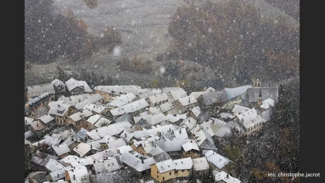 雨雪天这样拍更有质感！如何拍出清晰的雨点/雪花？ · 图50