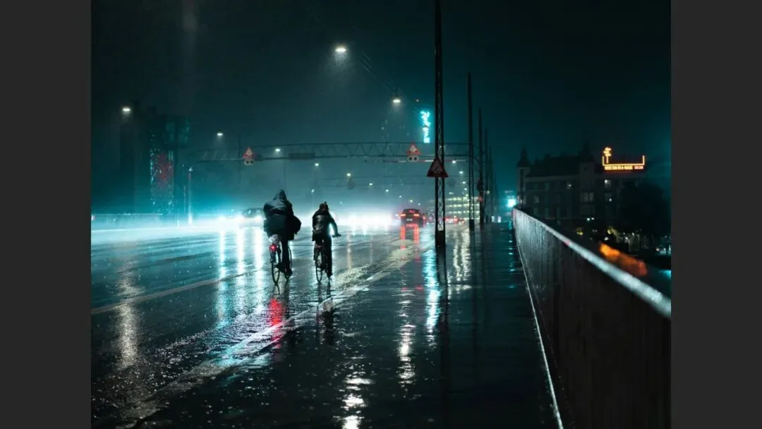 Rainy Days Aren't Good for Shooting? This Photographer Specializes in Rainy City Masterpieces! · Fig. 38