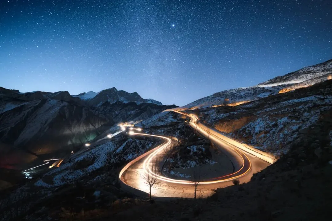 One Photo Took Three Hours? Star Trails and Car Trails Can Be Shot Like This · Fig. 2