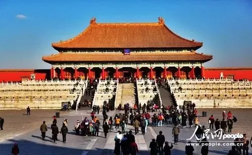 如何在人多的地方拍好旅行照？ · 图1