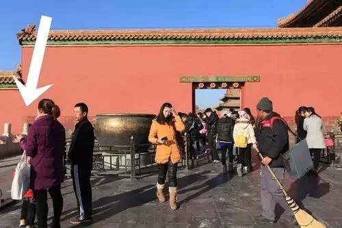 如何在人多的地方拍好旅行照？ · 图6