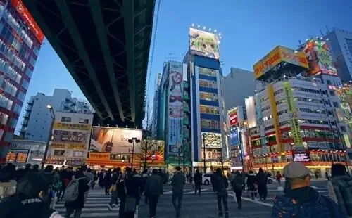 如何在人多的地方拍好旅行照？ · 图11