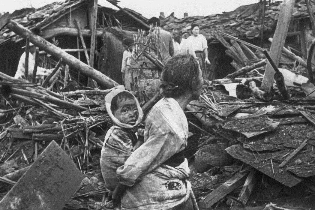 摄影历史里的中外战争，战地摄影师冒死记录下的那些故事！ · 图17