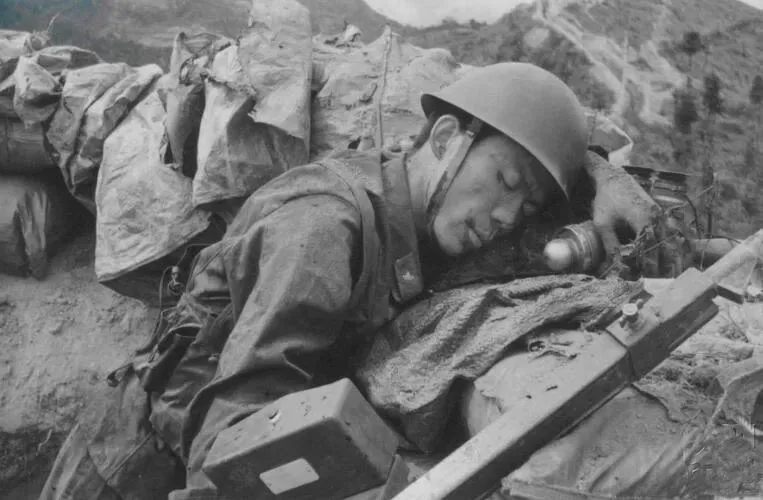 摄影历史里的中外战争，战地摄影师冒死记录下的那些故事！ · 图30
