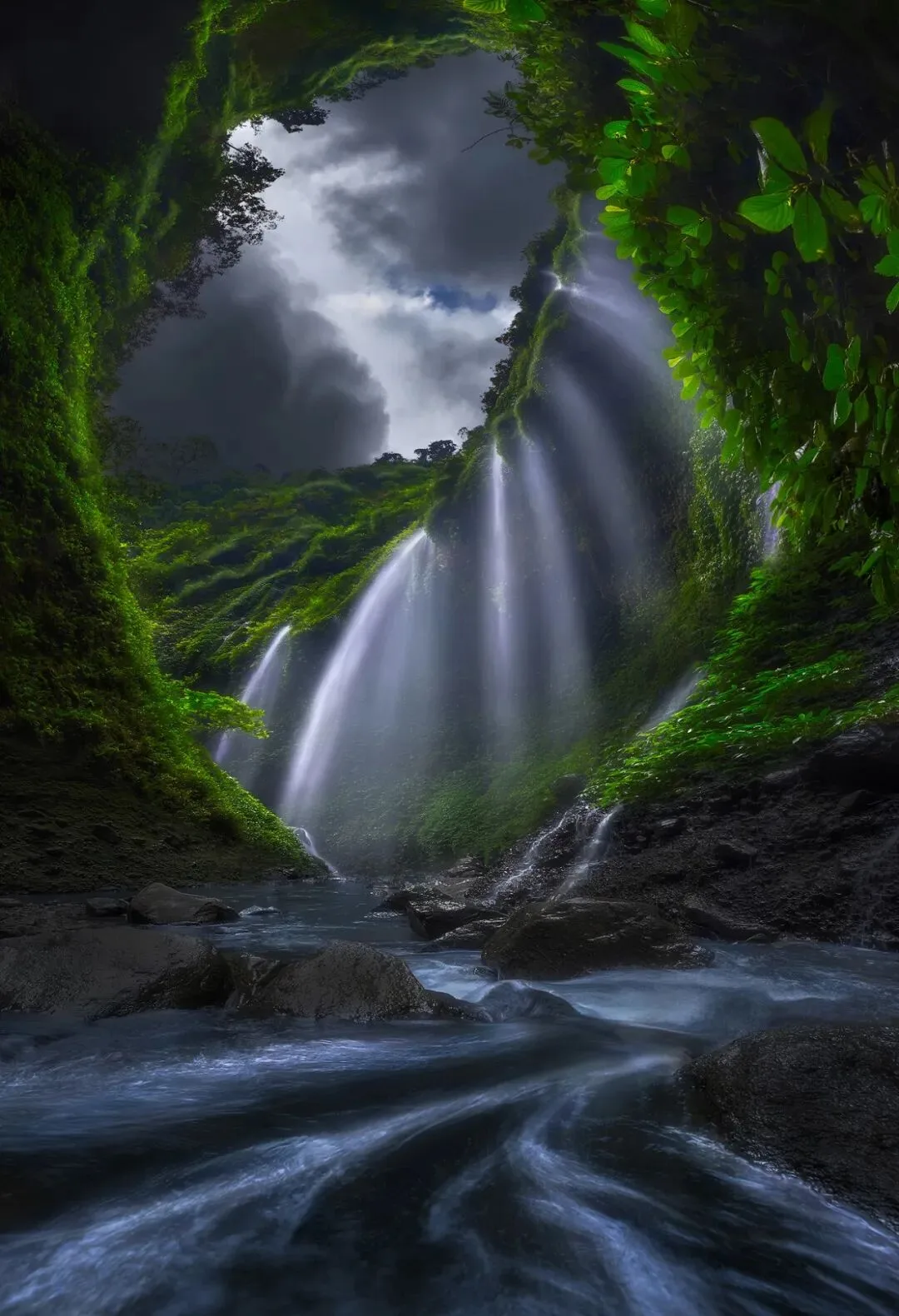 The 'Magic Waterfall': 180-Degree Panorama Stitching + Exposure Blending · Fig. 1