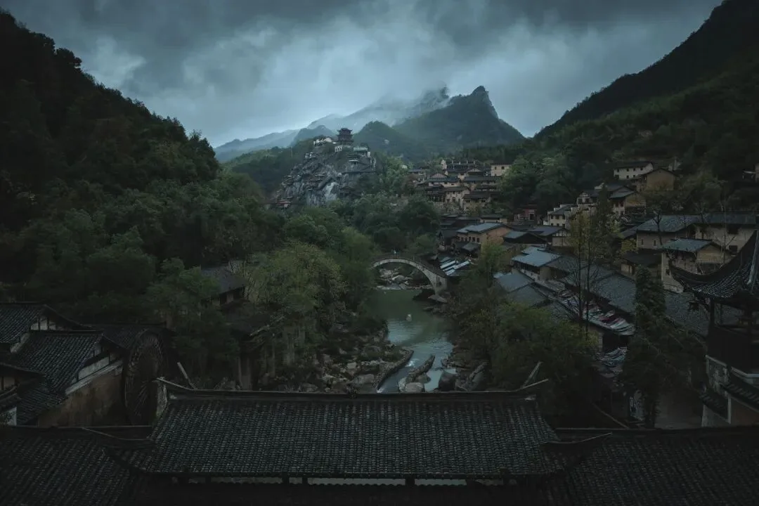 黑神话风格仿色！阴雨天照片这么调色真好看！ · 图1